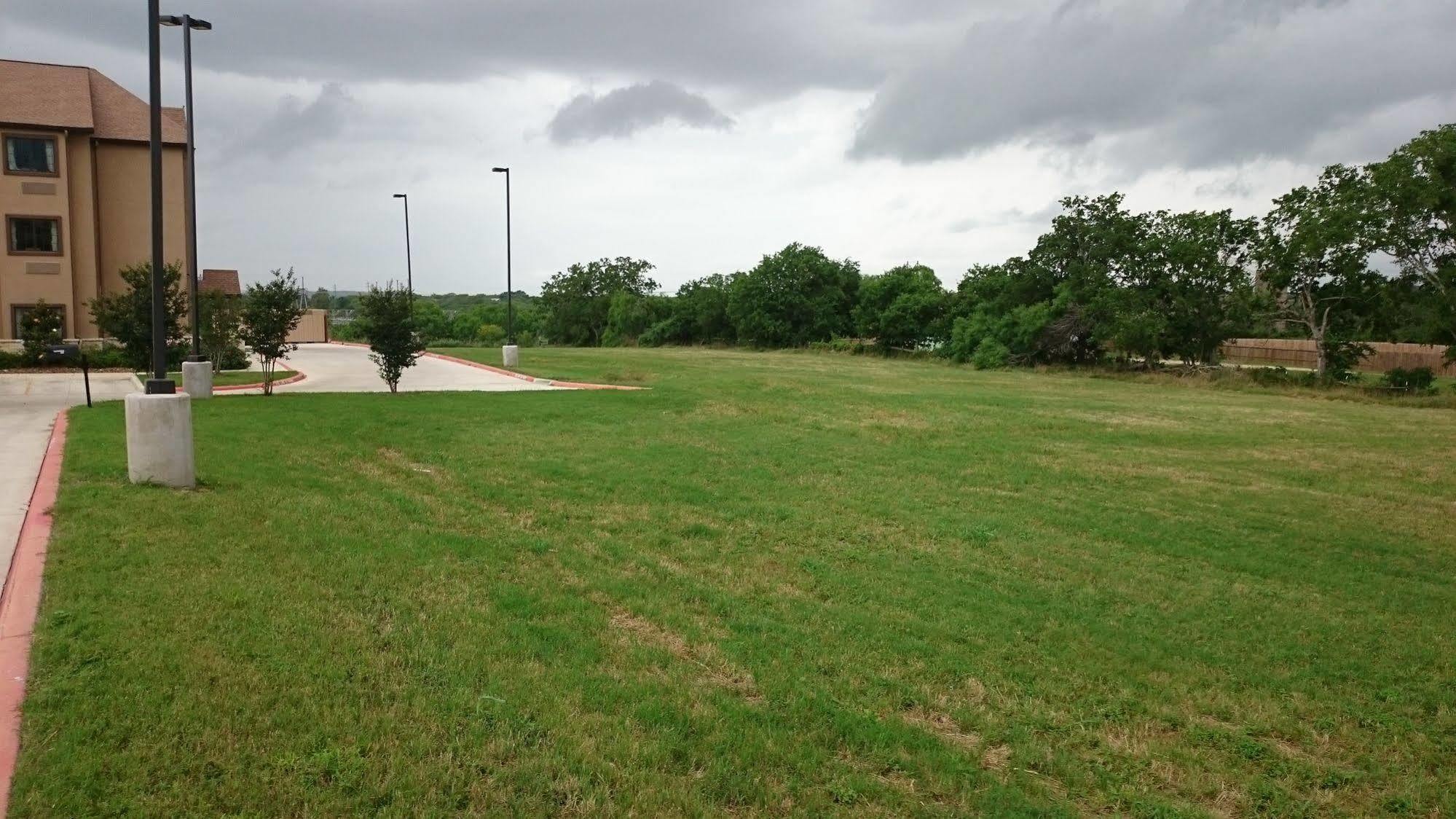 Microtel Inn&Suites Gonzales TX Exterior foto